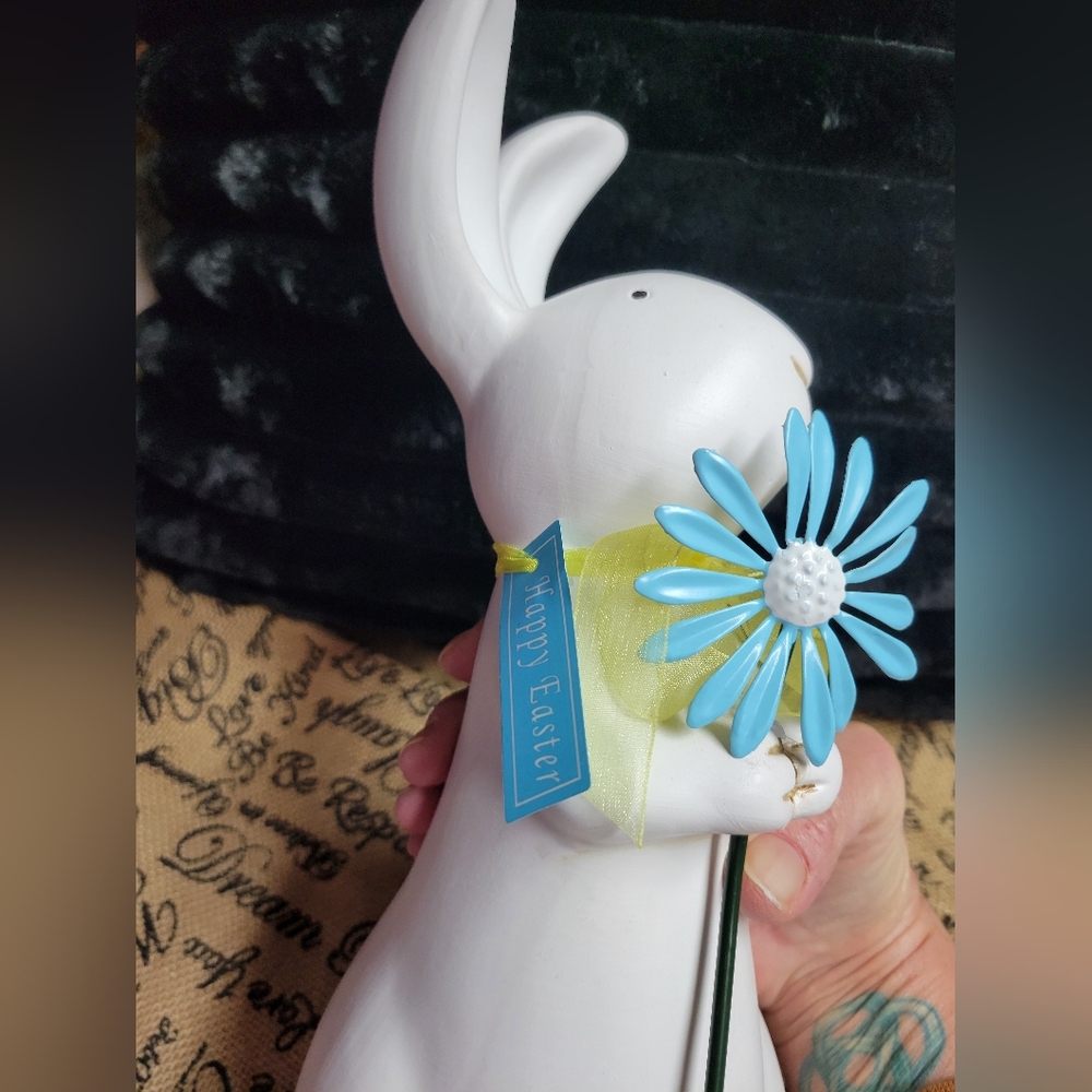 Ceramic Easter bunny he's holding a blue metal flower yellow bow - Picture 5 of 9